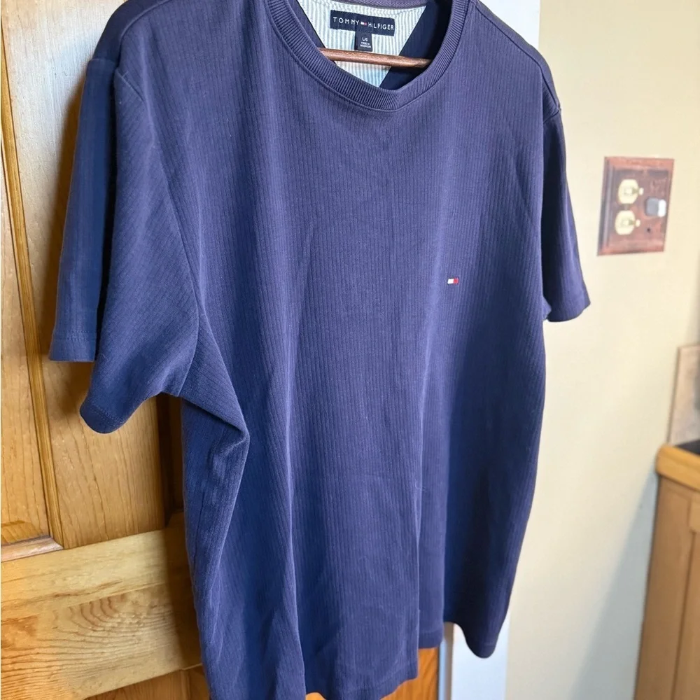 Tommy Hilfiger Men's Classic Navy Tee - Picture 4 of 6